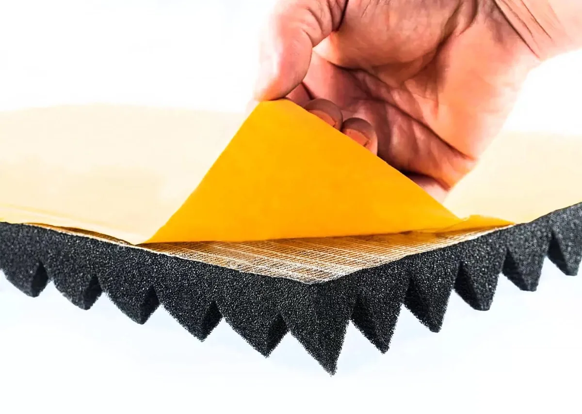 Ses Yalıtımı Akustik Piramit Süngeri Kendinden Yapışkanlı 40mm 50x50 Ses Yalıtımı